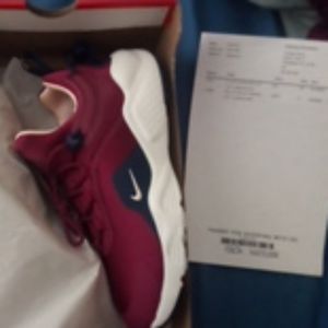 Nike shoes women size 6